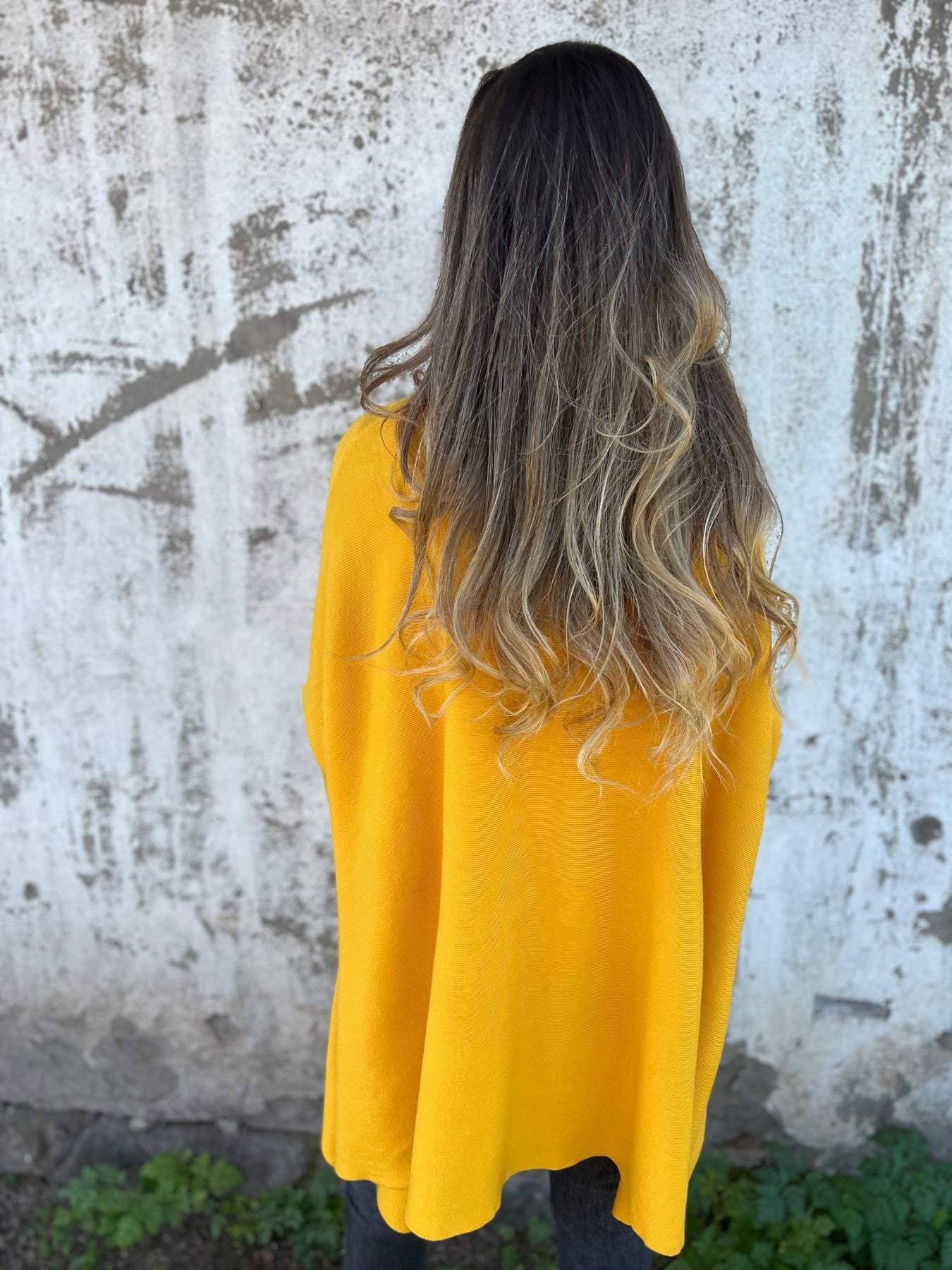 Women’s Oversized V-Neck Shirt with Drop Shoulders and Long Sleeves