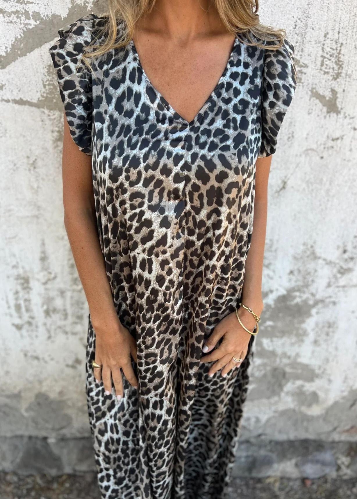 Women's Sleeveless Jumpsuit with V-Neck and Pockets