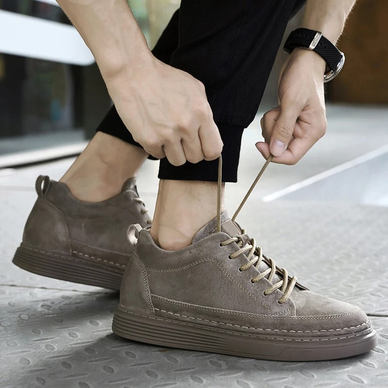 Men’s Casual Lace-Up Sneakers with Contrast Sole and Raised Stitching