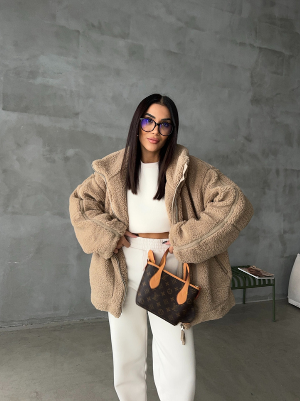 Women's Oversized Zip-Up Winter Jacket with High Collar Design