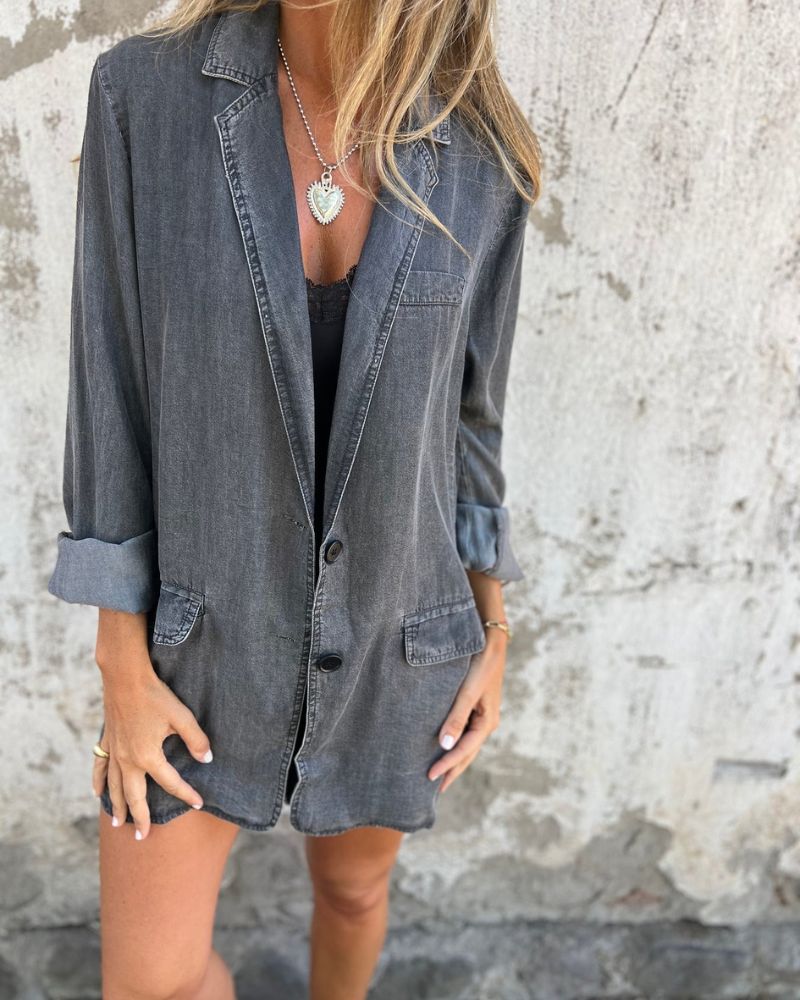 Women's Oversized Button-Up Jacket with Lapel Collar and Pockets