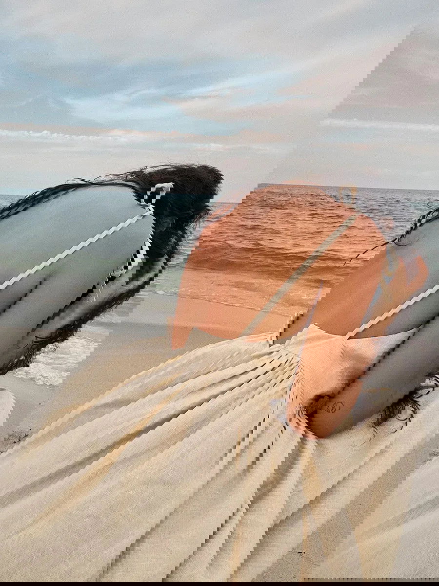 Women's Sleeveless Maxi Dress with V-Neck and Open Back