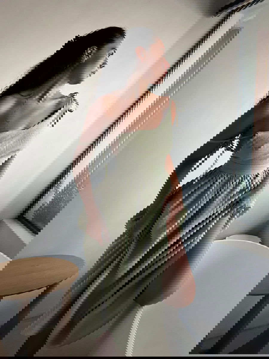 Women's Sleeveless Maxi Dress with V-Neck and Open Back