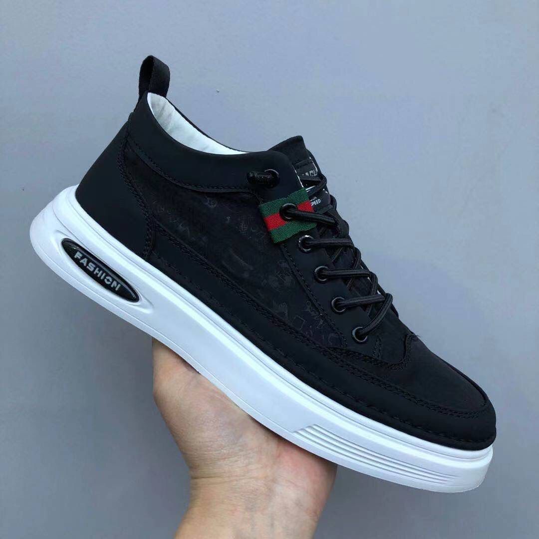 Men's Lace-Up Low-Top Sneakers with Padded Collar and Grip Sole