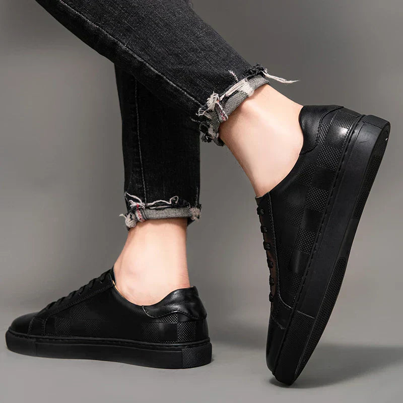 Men’s Low-Top Sneakers with Lace-Up Front and Contrast Sole