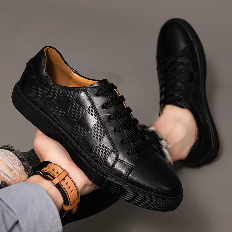 Men’s Low-Top Sneakers with Lace-Up Front and Contrast Sole