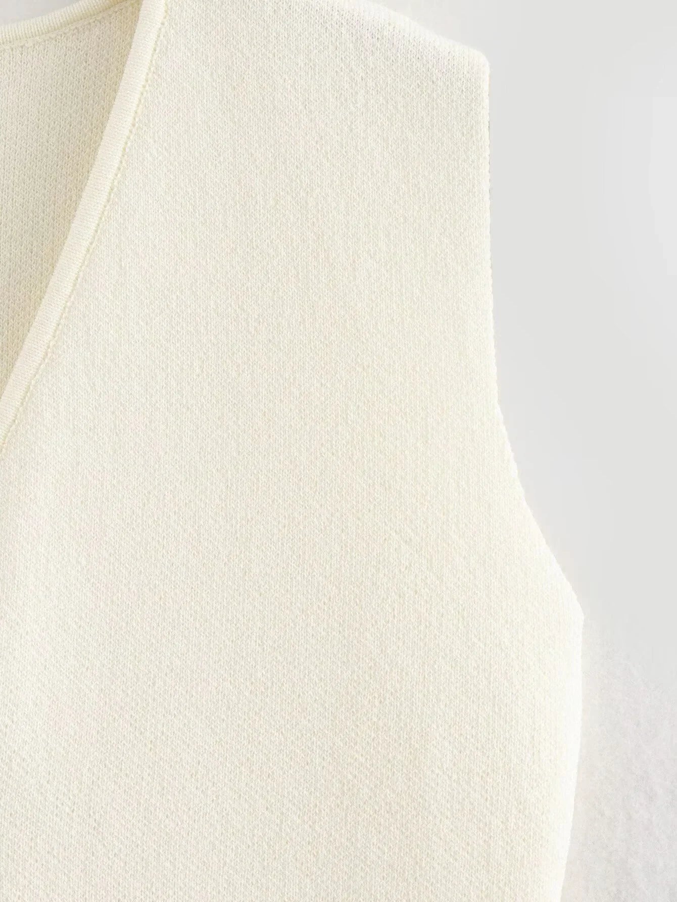 Women's Button-Front Knitted Vest Top with Sleeveless Design