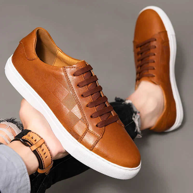 Men’s Low-Top Sneakers with Lace-Up Front and Contrast Sole