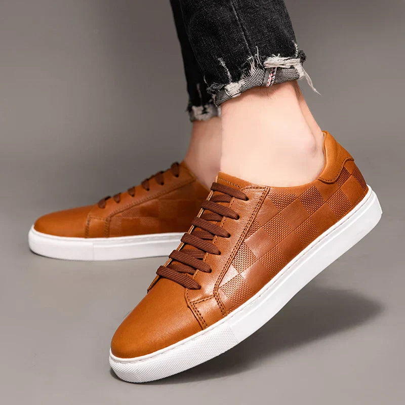 Men’s Low-Top Sneakers with Lace-Up Front and Contrast Sole