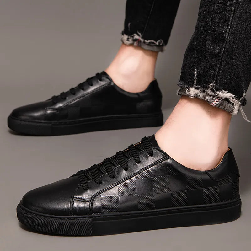 Men’s Low-Top Sneakers with Lace-Up Front and Contrast Sole