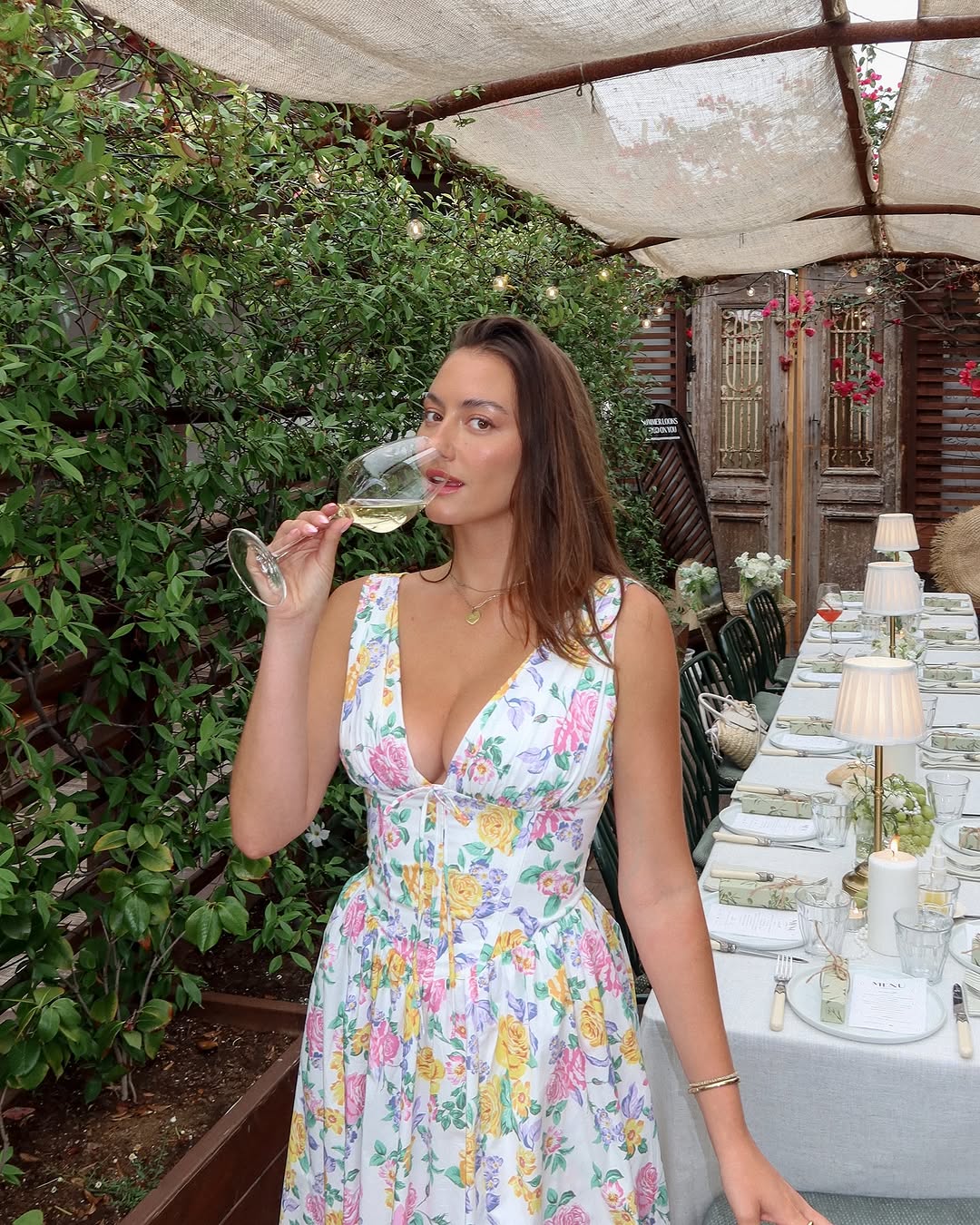 Women's Floral Corset Midi Dress with V-Neck and Full Skirt