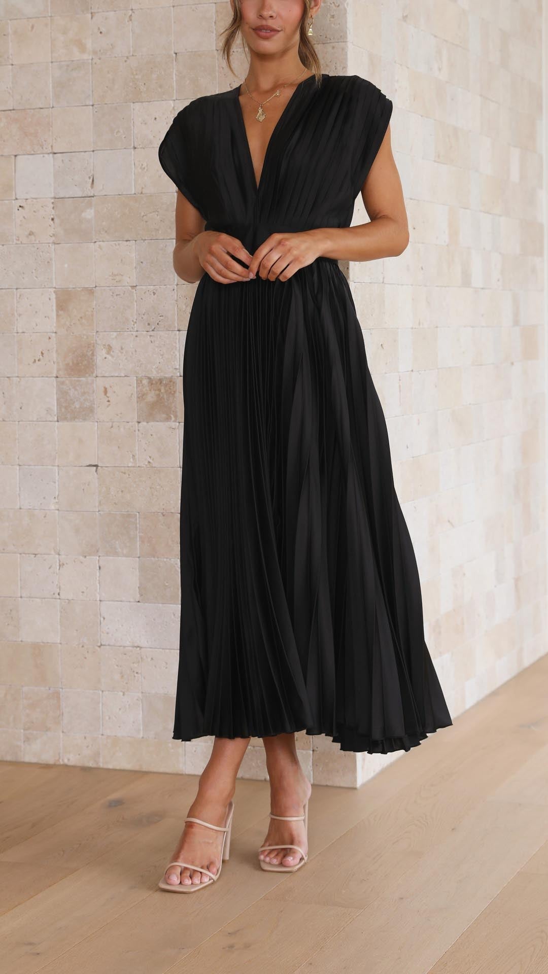 Women's Pleated V-Neck Maxi Dress