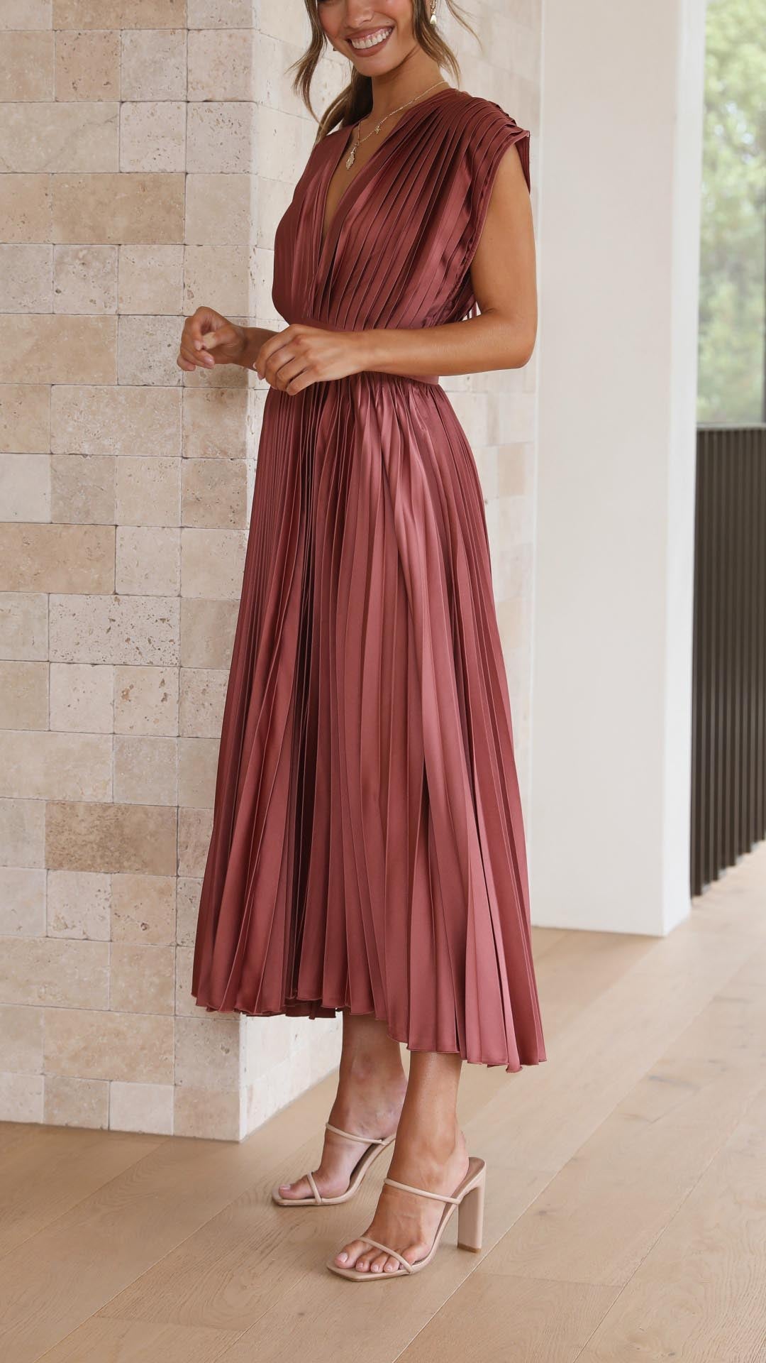 Women's Pleated V-Neck Maxi Dress