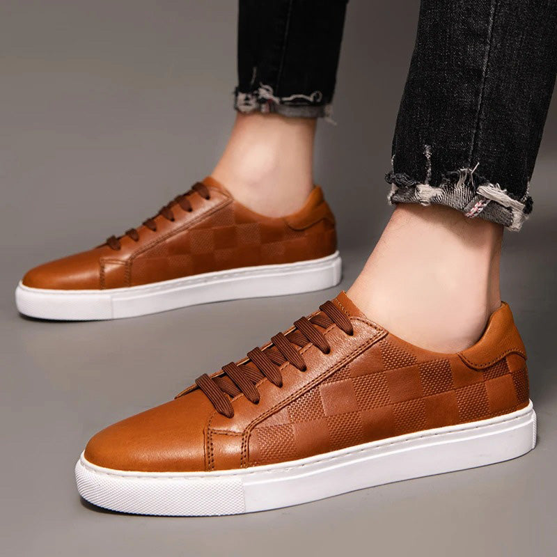 Men’s Low-Top Sneakers with Lace-Up Front and Contrast Sole
